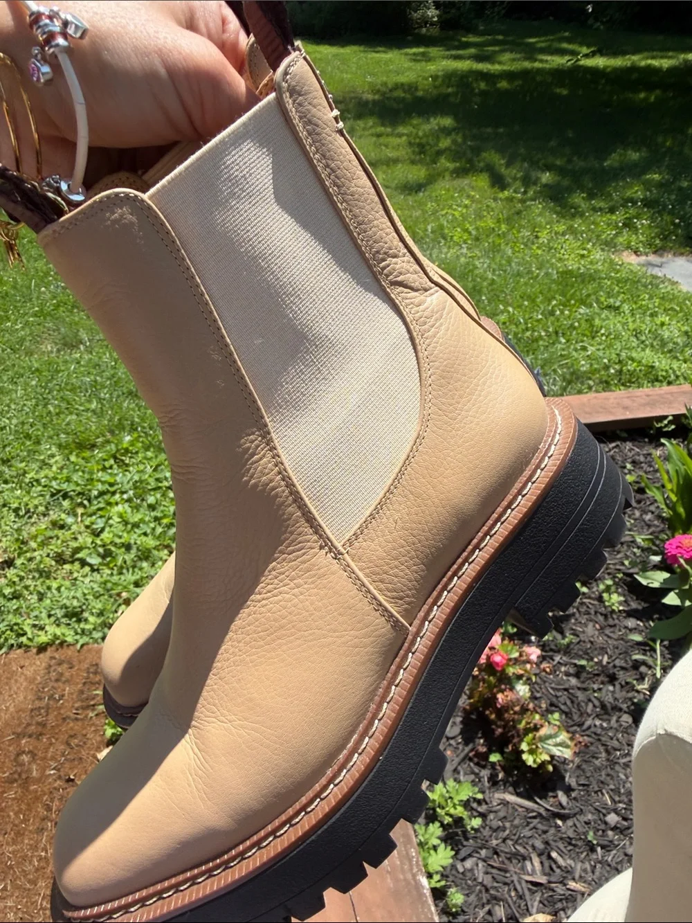 Sam Edelman ~Laguna Leather Beige Chelsea Boots - Classic Slip-On Ankle Boot